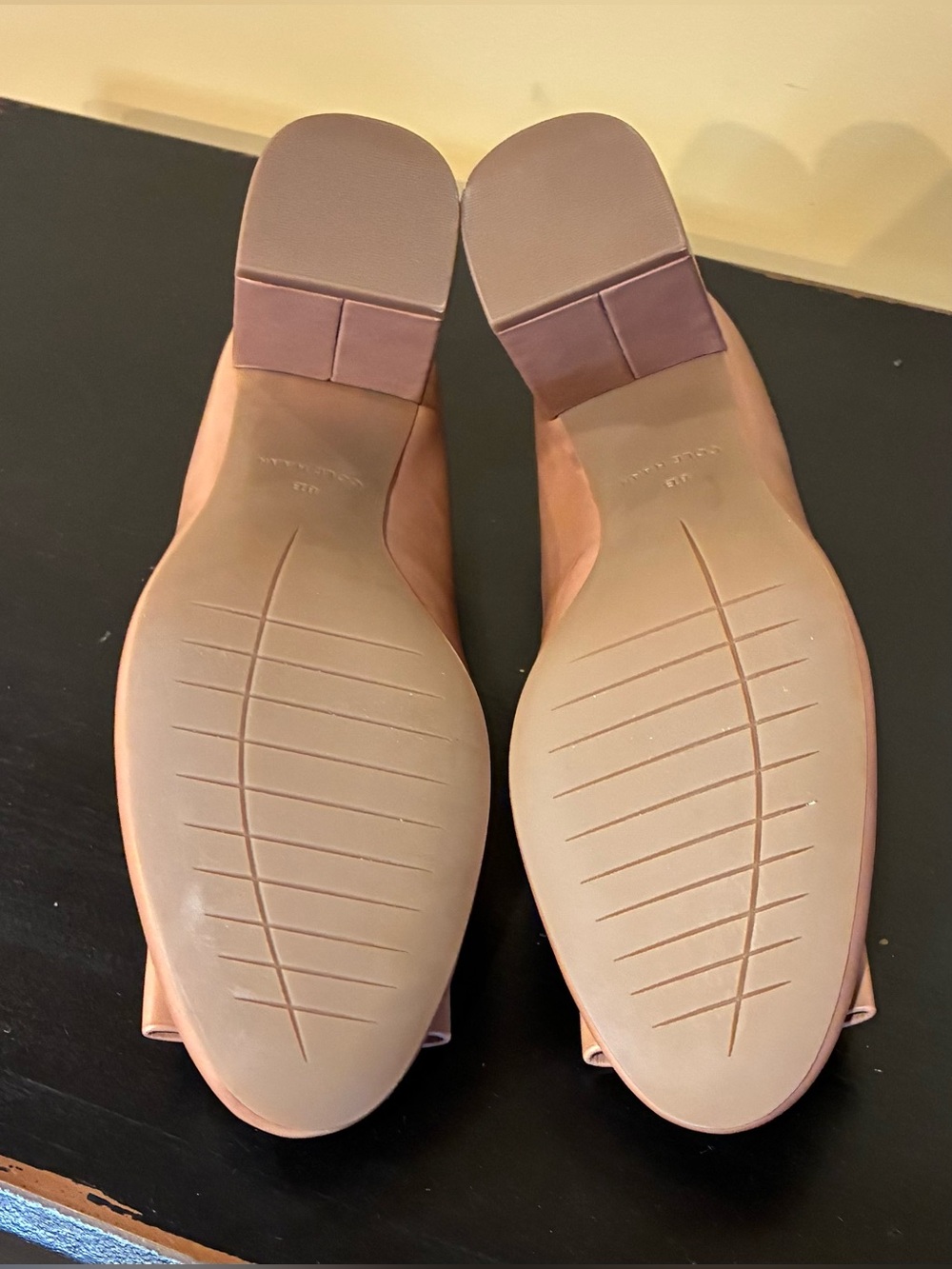 Cole Haan Tali Bow Pump Gold Buckle Deep Beige SZ. 8B NWOB - Picture 10 of 12